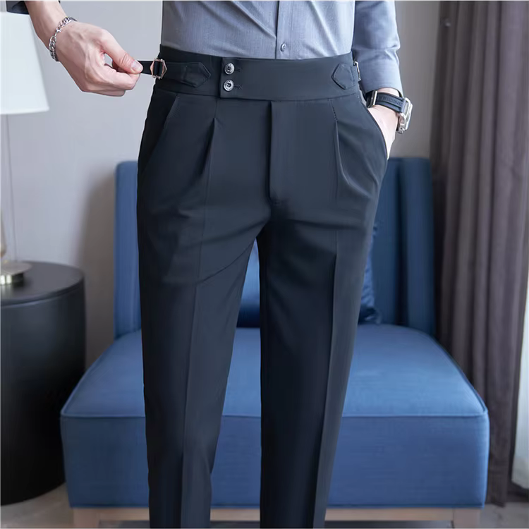 Elegáns férfi pliszírozott nadrág
