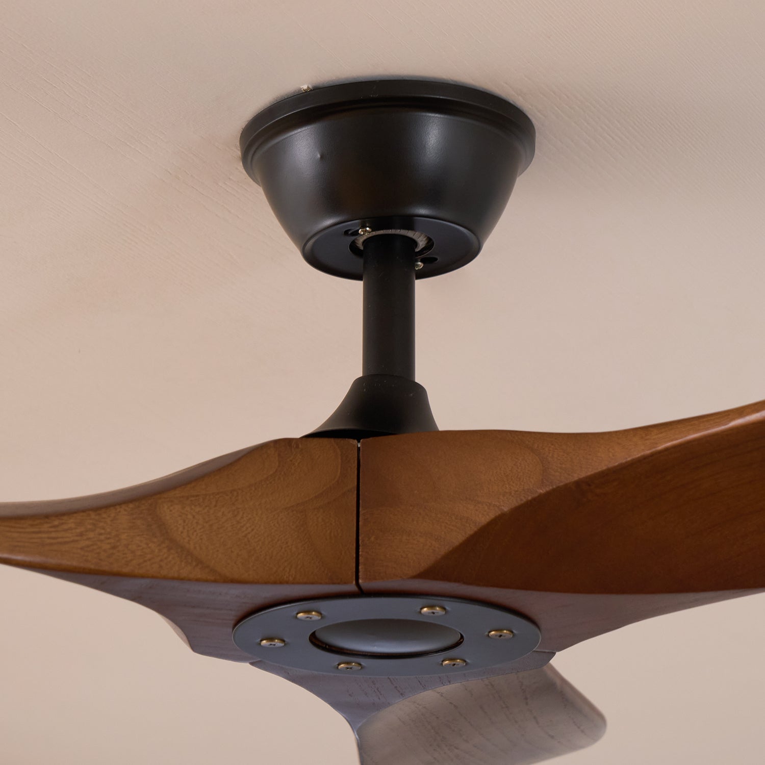 Modern mennyezeti ventilátor 3 lapáttal
