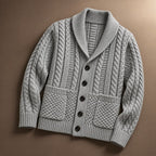 Cardigan da uomo in maglia con lavorazione a trecce
