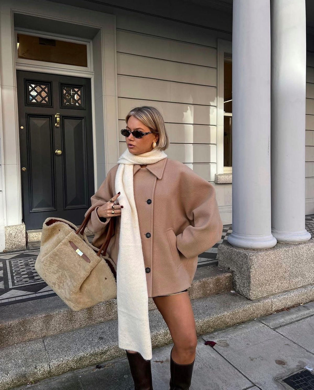 Dámská krátká oversize bunda s límcem