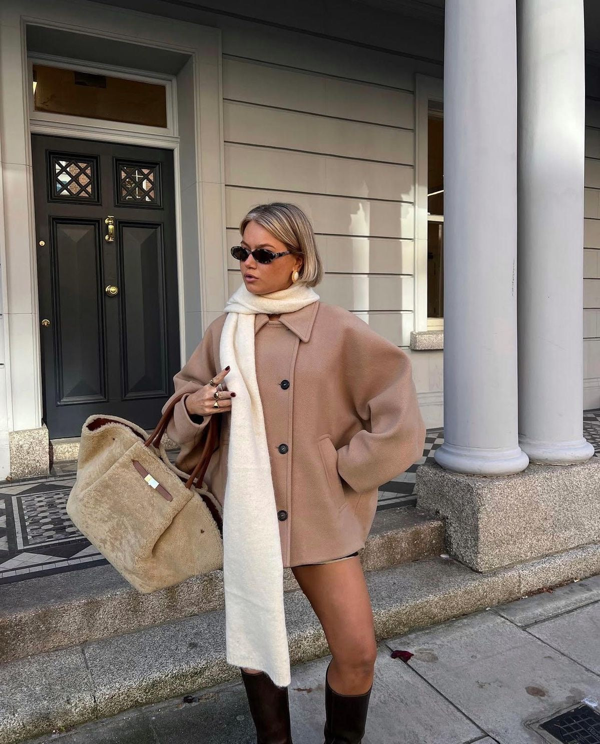 Dámská krátká oversize bunda s límcem