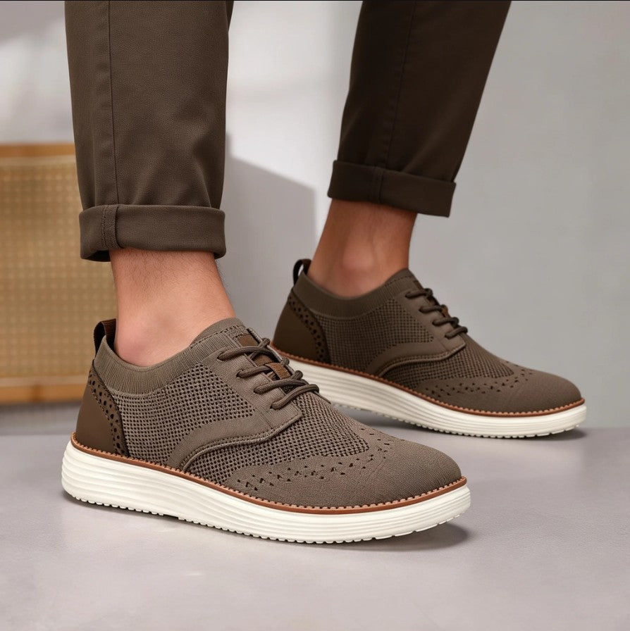Sneakers bărbătești cu șireturi și talpă contrastantă