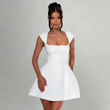Rochie mini cu decolteu pătrat de damă
